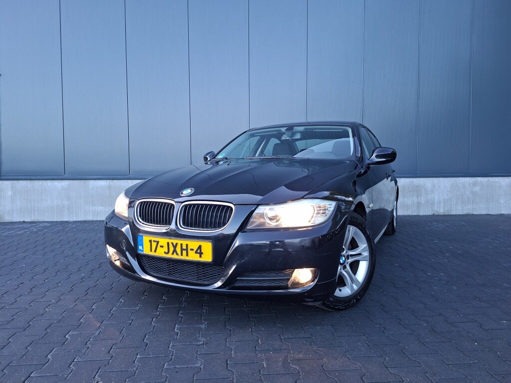 BMW 3-Serie 318i Business Line | 100 % dealer onderhouden | Trekhaak | Bluetooth | NAP |