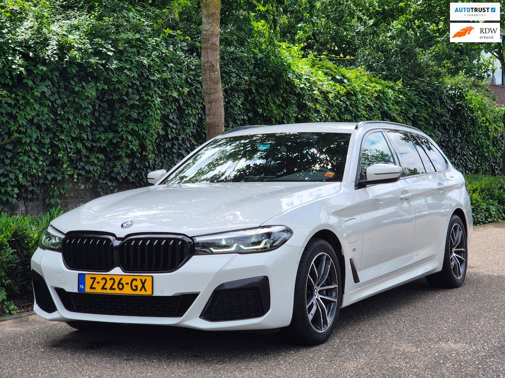 BMW 5-Serie Touring 530e M Sport LED CarPlay Elek. Stoelen 100% dealer onderhouden 530e Business Edition Plus