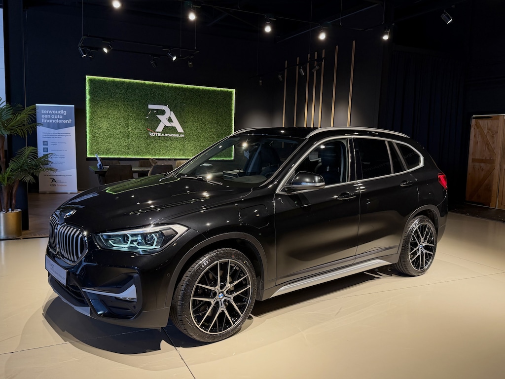BMW X1 xDrive25e High-Exe Camera|Leer|LED|220pk 2021 Zwart Metallic