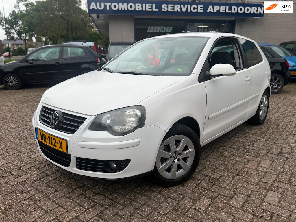 Volkswagen Polo 1.2 Trendline * NW. APK*AIRCO*TREKHAAK*ELEKTR. RAMEN*STUURBEKR. *