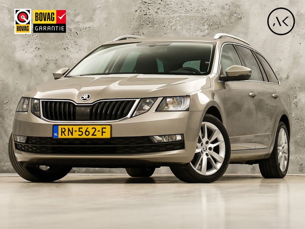 Skoda Octavia Combi 1.0 TSI Greentech Sport (APPLE CARPLAY, GROOT NAVI, CLIMATE, STOELVERWARMING, SPORTSTOELEN, GETINT GLAS, PARKEERSENSOREN, CRUISE, NIEUWSTAAT)