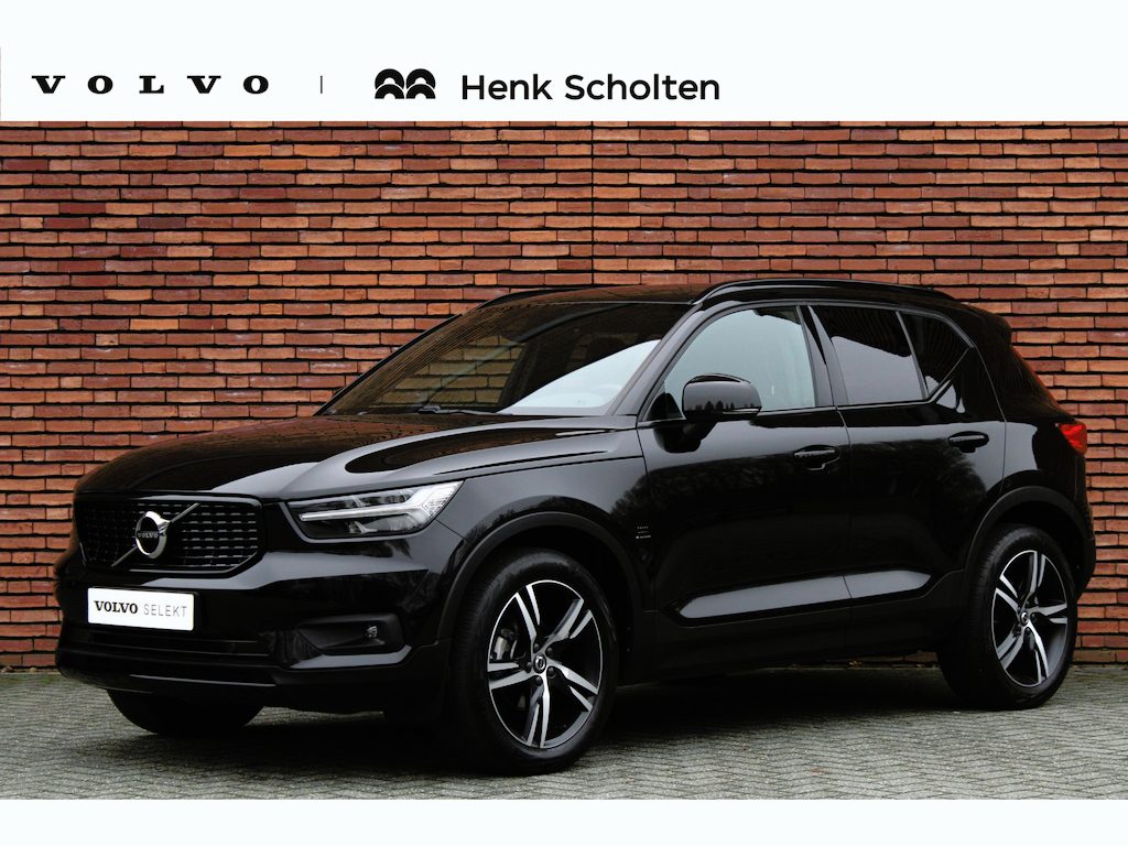 Volvo XC40 1.5 T3 R-Design | Stoel-/ stuurwielverwarming | 100% dealeronderhouden | Verwarmde voorruit | Adaptieve cruise control | BLIS | Noodreservewiel | Extra getint glas achter | 18 inch. lichtmetalen velgen | Achteruitrijcamera | Parkeersensoren voor + achter | Keyless entry | Alarmklasse 3