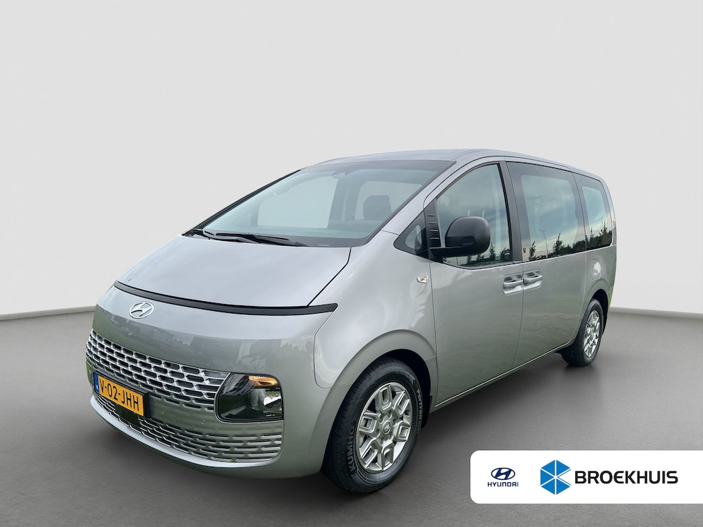 Hyundai Staria 2.2 Dubbele Cabine 6 pers Aut. Camera | 6 pers Dubbele cabine | 2 schuifdeuren | Carplay | Trekhaak | Adaptive cruise controle | Ruiten achter | Parkeersensoren voor en achter | Climate controle | Draadloos laden