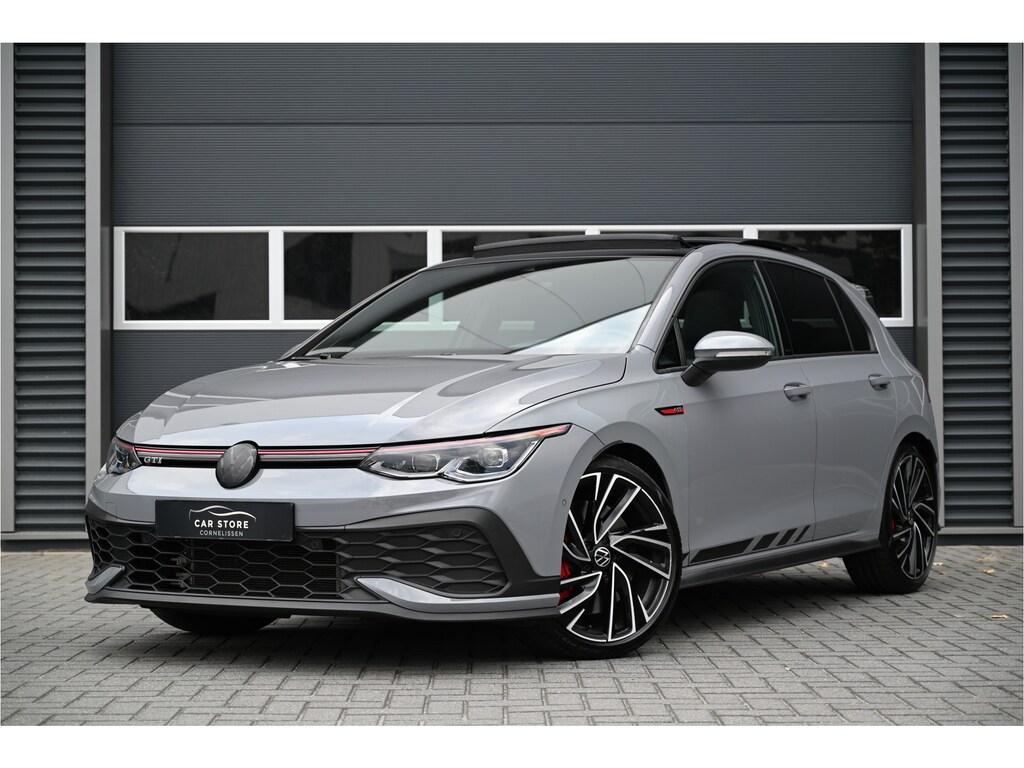 Volkswagen Golf 2.0 TSI GTI CLUBSPORT 300 PK / PANO / IQ LIGHT / HARMAN KARDON / HEAD UP DISPLAY / MOONSTONE GREY