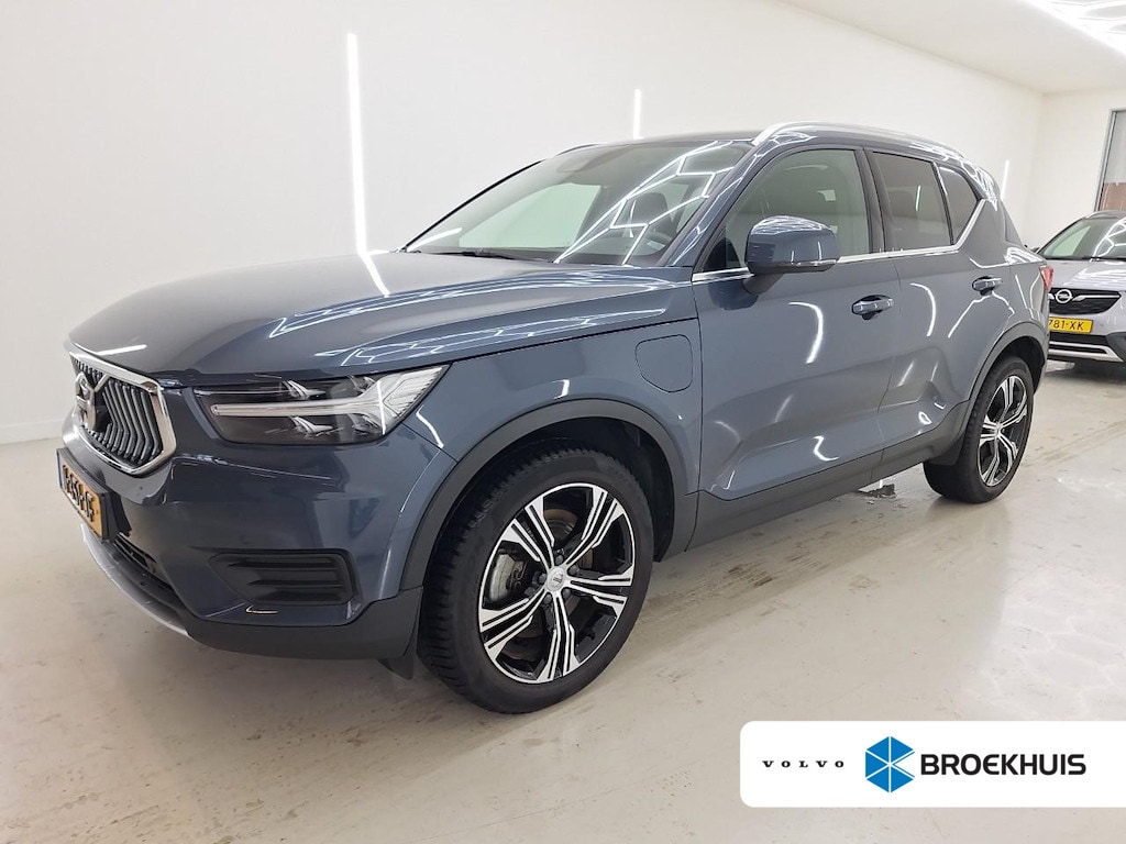 Volvo XC40 T4 Recharge Inscription | Leder | Adaptive Cruise | Verwarmbaar stuur en stoelen | Audio installatie | Cruise control adaptief | Electronic climate controle
