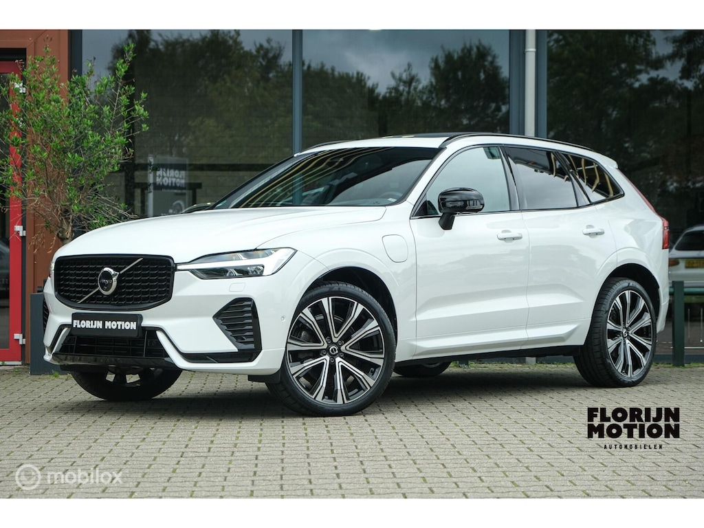 Volvo XC60 2.0 T6 Plug-in hybrid AWD Plus Dark Longe Range | Pano | Harman Kardon | 360 camera | Trekhaak | ACC | HUD | 21" wielen | Stoel en stuurwielverwarming