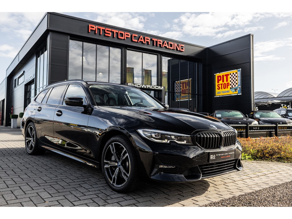 BMW 3-Serie Touring M 330e xDrive, 292 PK, Sportstoelen, Memory, LED, Elek. Achterklep!