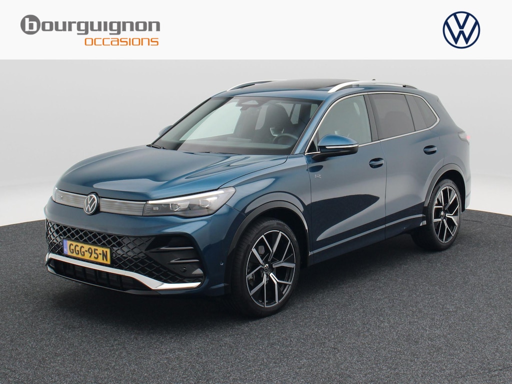 Volkswagen Tiguan 1.5 eTSi R-Line Business 150 Pk | Trekhaak | Carplay | Sportstoelen | Panoramadak | Stoel Verwarming | 20 Inch