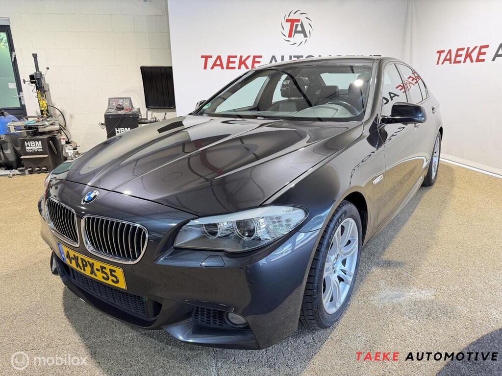 BMW 5-Serie 520i M-PAKKET/AUT/CLIMA/CRUISE/TREKHAAK/NAP/1EIG