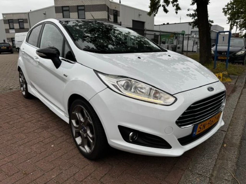 Ford Fiesta 1.0 EcoBoost 5deurs Titanium Automaat ST-Line Airco,Stoelverwarming,Two Tone Zwart dak
