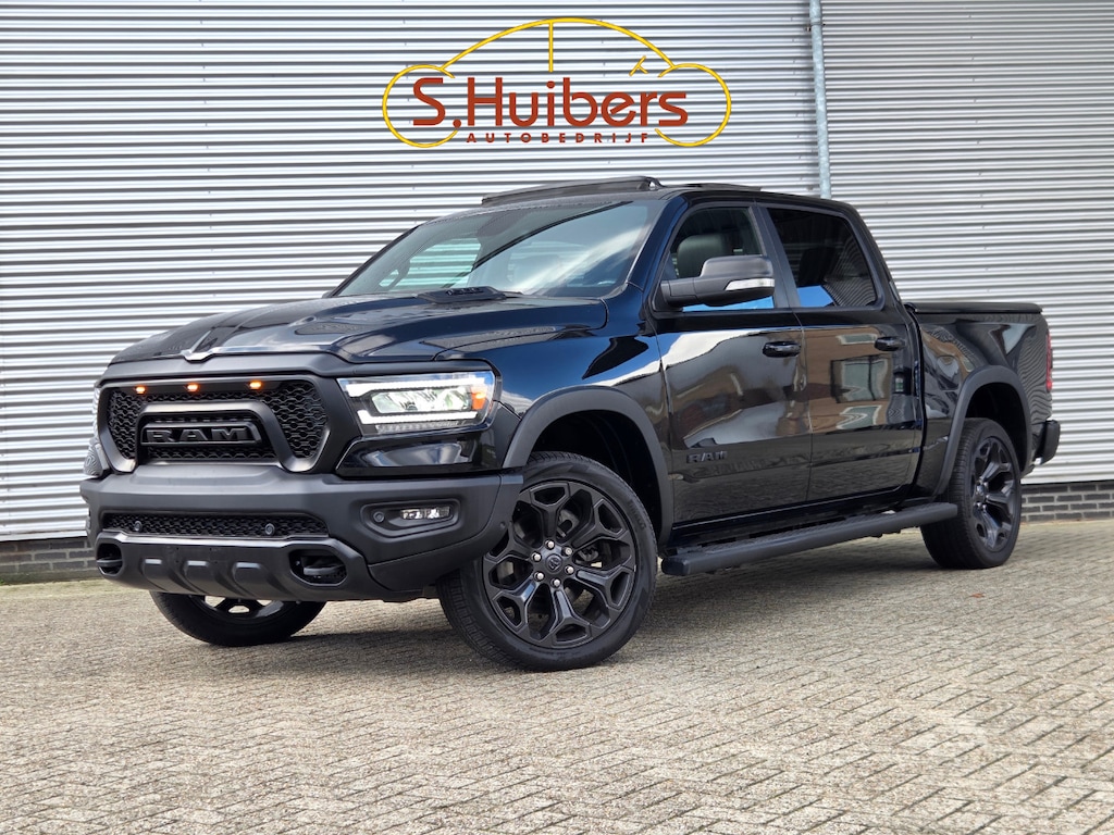 Dodge Ram 1500 5.7 V8 4x4 Crew Cab REBEL | VOL! | Schuifdak | Luchtvering | Camera | Stuur/