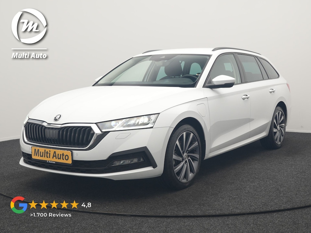 Skoda Octavia Combi 1.4 TSI iV Business Edition PHEV 204pk Dealer O.H | Trekhaak Af Fabriek | Adaptive Cruise | Camera | Stoelmassage | Sportstoelen & Stuur Verwarmd | Keyless | Sfeerverlichting | Crystal LED | Apple Carplay |  Navigatie | 18"L.M | Plug In Hybrid