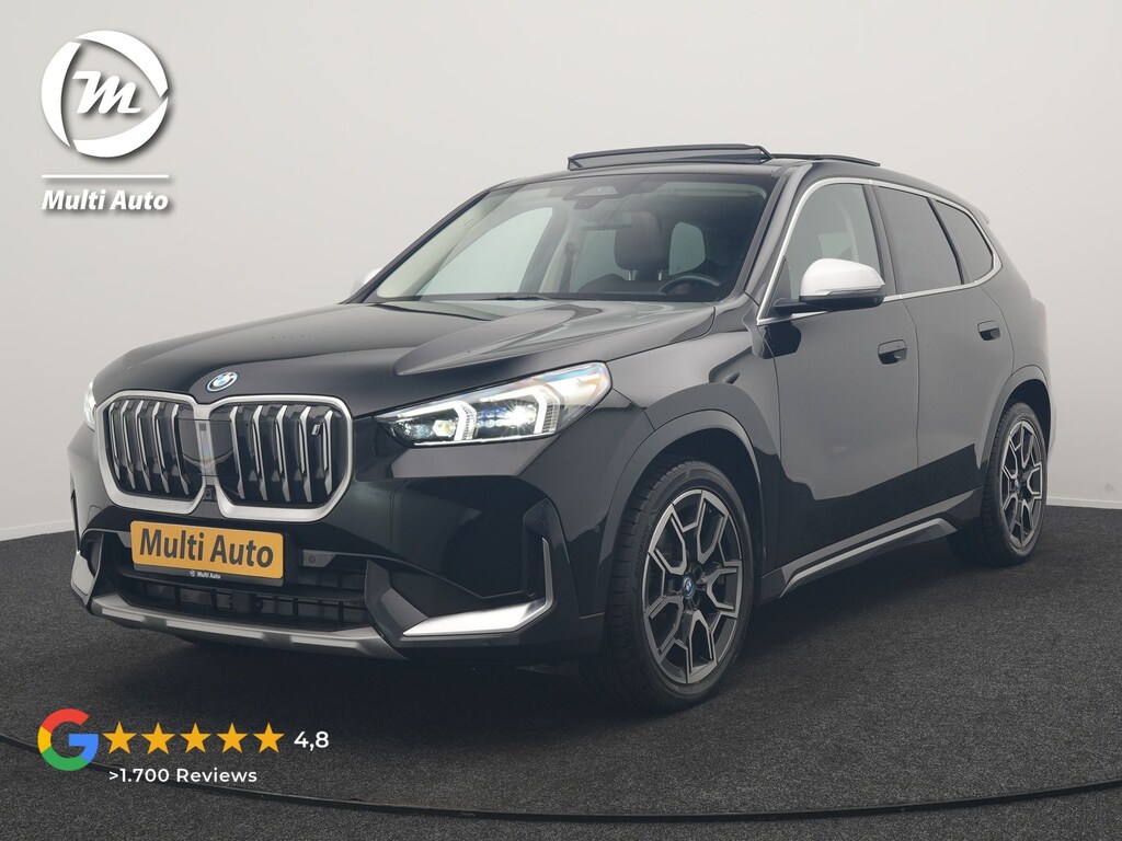 BMW iX1 xDrive30 X Line 67 kWh 313pk Dealer O.H. | Trekhaak Af Fabriek | Panodak | Head Up | Adaptive Cruise | 360 Camera | Harman / Kardon | Lederen Sportstoelen Massage & Memory | Keyless | Sfeerverlichting | Stoelen & Stuur Verwarmd | Apple Carplay | Widescreen Navi | DAB | 19"L.M |