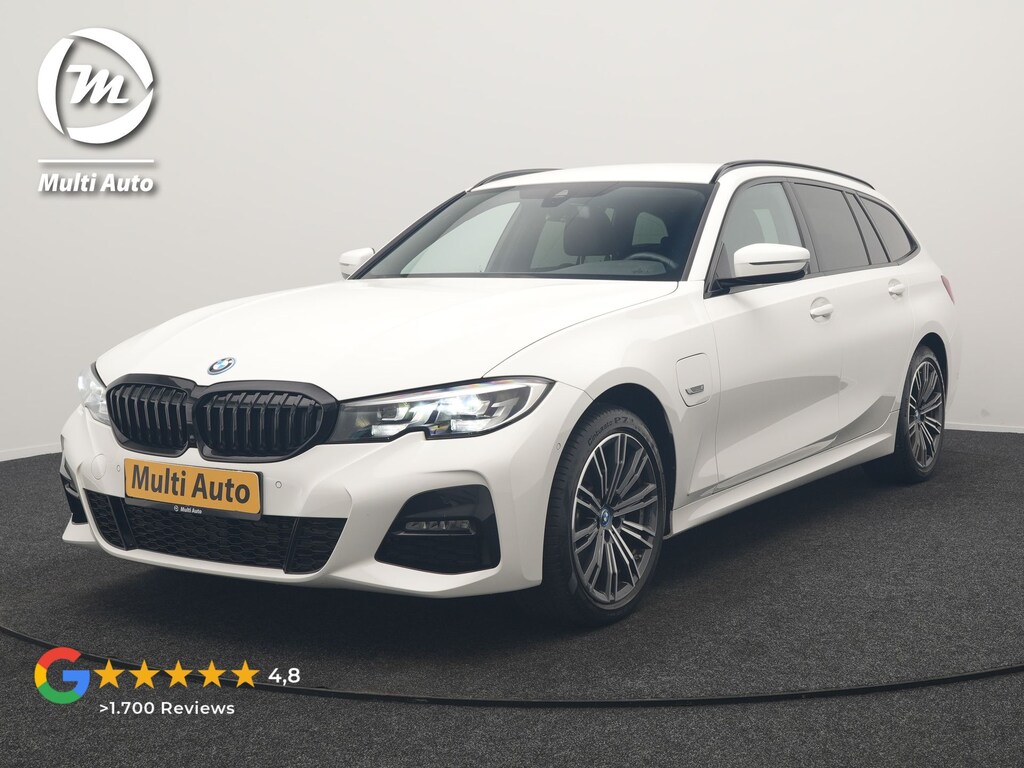 BMW 3-Serie Touring 320e xDrive M Sport PHEV Dealer O.H. | Camera | Alcantara Sportstoelen & Stuur Verwarmd | Sfeerverlichting | Keyless | Blis | Apple Carplay | Navigatie | DAB | 18"L.M | Plug In Hybrid |