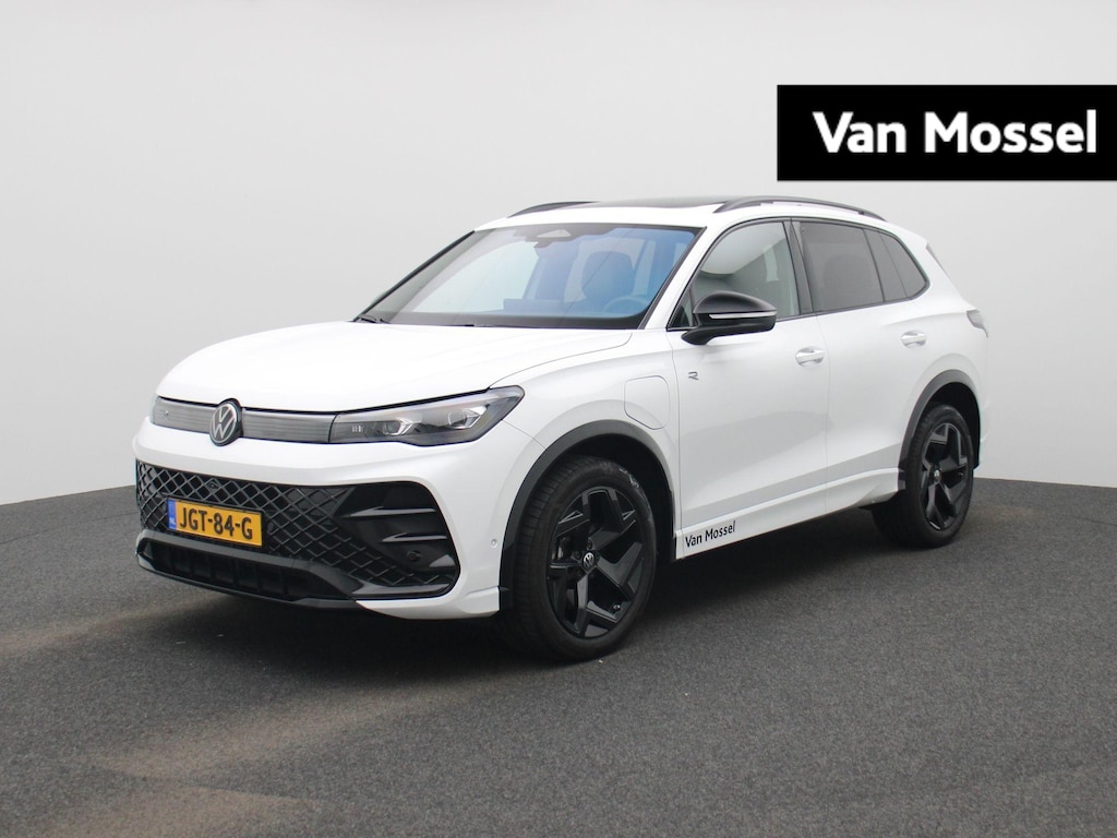 Volkswagen Tiguan 1.5 eHybrid R-Line 272 PK | Panoramadak | Blackline | Navigatie | Leder | Memory | Head Up | Harman Kardon | stuur en stoelverwarming | 360 Camera | Achterklep Elektrisch | Side Assist | High-End Geluidsysteem Harman Kardon