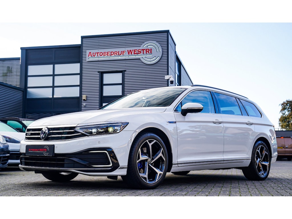 Volkswagen Passat Variant 1.4 TSI PHEV GTE Business | Panorama | Plugin Hybride | Xenon/LED | Verwarmde voorstoelen | Comfortstoel