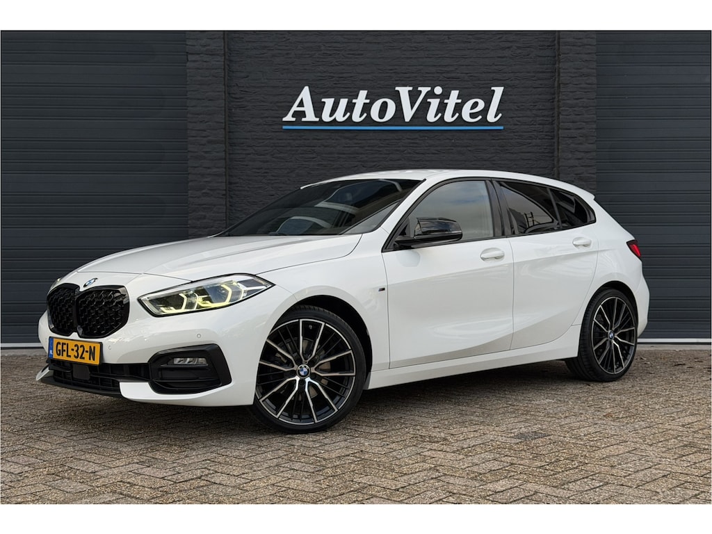 BMW 1-Serie 118i | Sportleder | Stoel + Stuurverwarming | Comfort Access | Live Cockpit Pro | Carplay