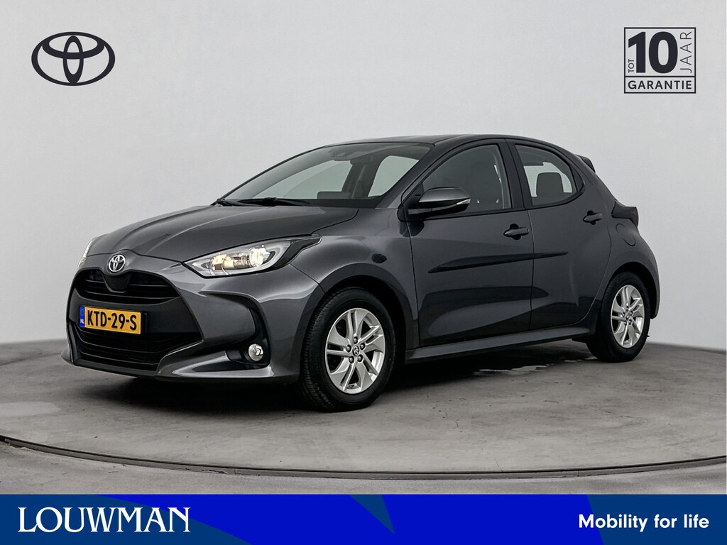 Toyota Yaris 1.5 VVT-i Active | Stoelverwarming | Trekhaak | Achteruitrijcamera | ***
