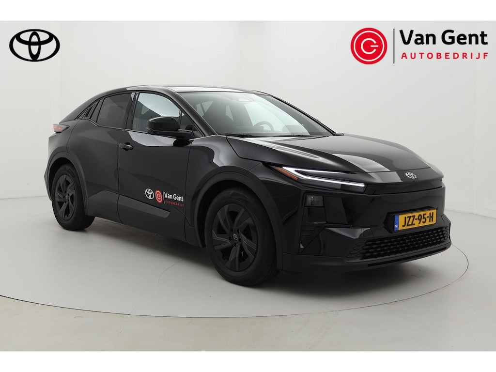 Toyota C-HR / C-HR+ First Edition 77 kWh | Warmtepomp | Dodehoek detectie | Matrix LED | Stoel-/stuurverwarming | Parkeersensoren voor/achter | Camera | Apple Carplay / Android Auto | Keyless | Adaptive Cruise | Clima | 18 inch
