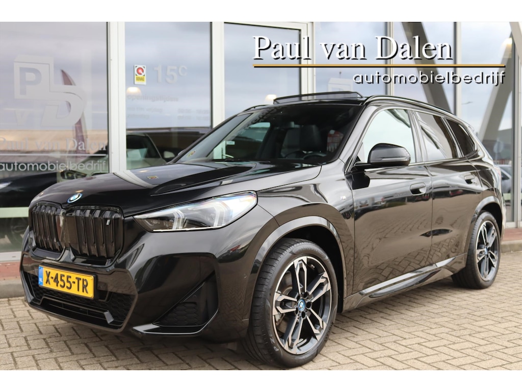 BMW iX1 (u11) XDRIVE30 313PK M-SPORT SHADOW LINE Panodak | Trekhaak | Navi | Adapt.Onderstel | Comfort Acces | Head Up | Harman Kardon | 19 Inch Lm |