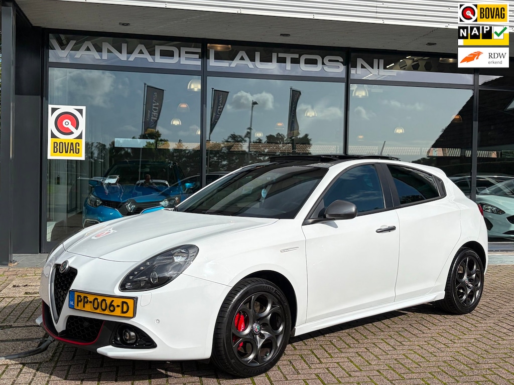 Alfa Romeo Giulietta 1.4 Turbo MultiAir Super Aut. Panorama Leer Xenon Navi NL-Auto NAP Dealeronderhouden!