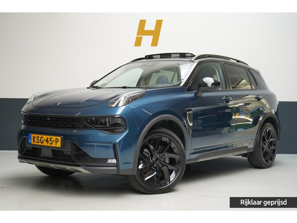 Lynk & Co 01 1.5 | Zwart optiek | 360 camera | Panoramadak | Navigatie | Memory | Apple CarPlay