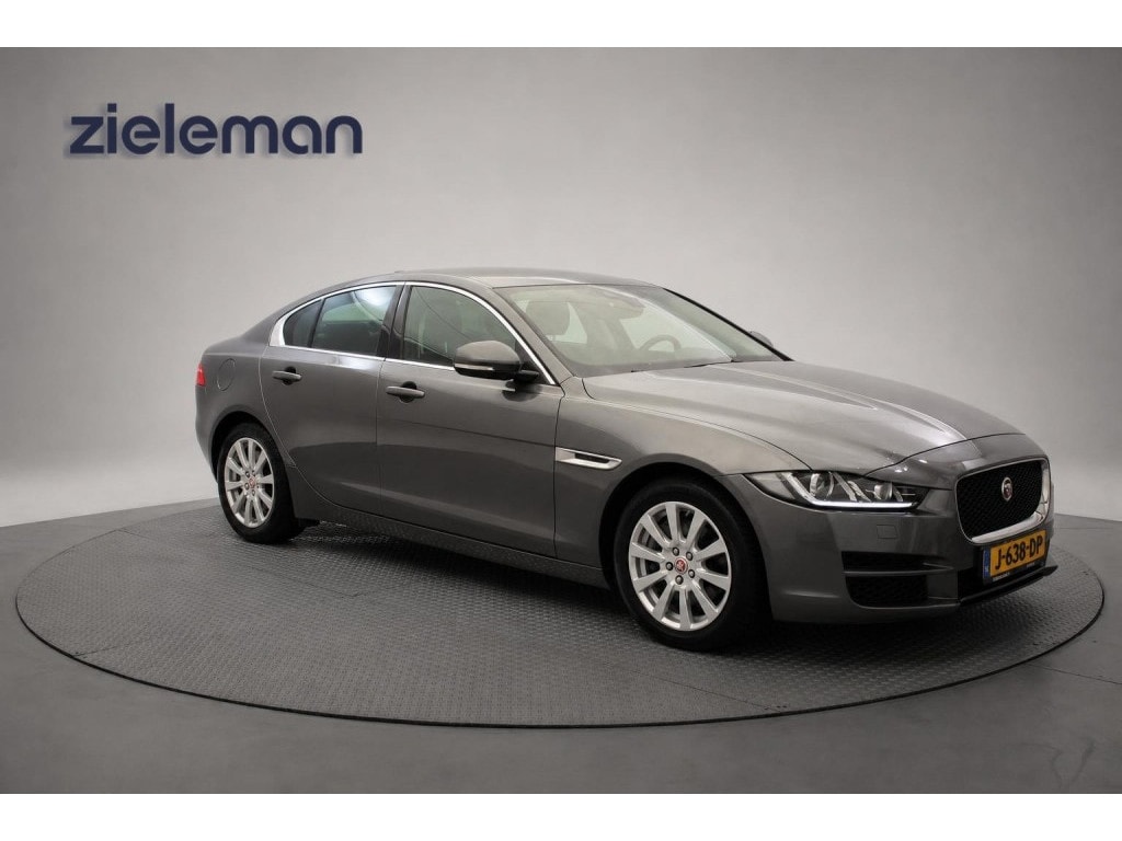 Jaguar XE Sedan 2.0t Pure Automaat - Navi, Camera, Leer, Stoelverw.