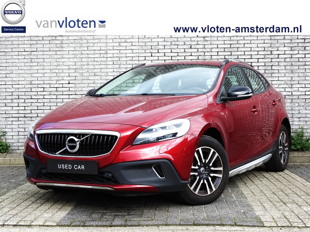 Volvo V40 Cross Country 1.5 T3 Nordic+ | automaat | leder | blis | camera |