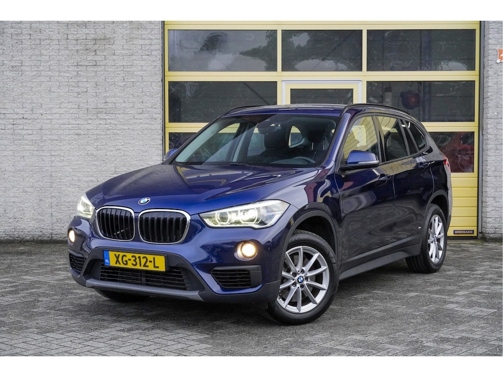 BMW X1 sDrive20i 192PK! Automaat Executive BJ2019 Lmv 17" | Led V+A | Pdc | Elek. achterklep | Navi | Climate control | Cruise control | Sportstuur | Getint glas
