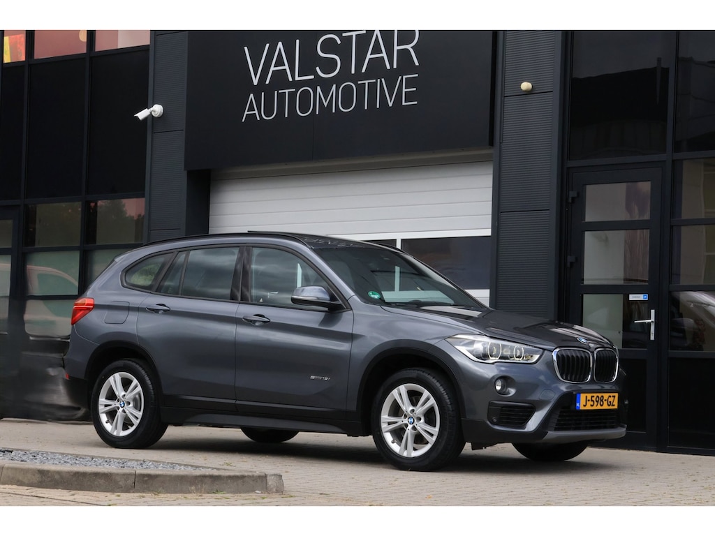 BMW X1 SDrive18i High Executive | Trekhaak | Pano | LED | LEDER!