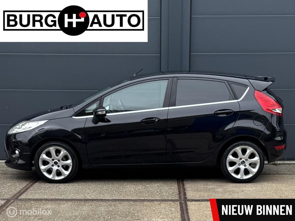 Ford Fiesta 1.4 Titanium LPG/BENZINE 5 deurs - APK TM 04-06-2027 - ECC - CRUISE CONTROLE - LMV - PDC - EL. INKLAPBARE SPIEGELS - BLUETOOTH - VERWARMDE VOORRUIT - NAP - NL AUTO - LEES TEKST!