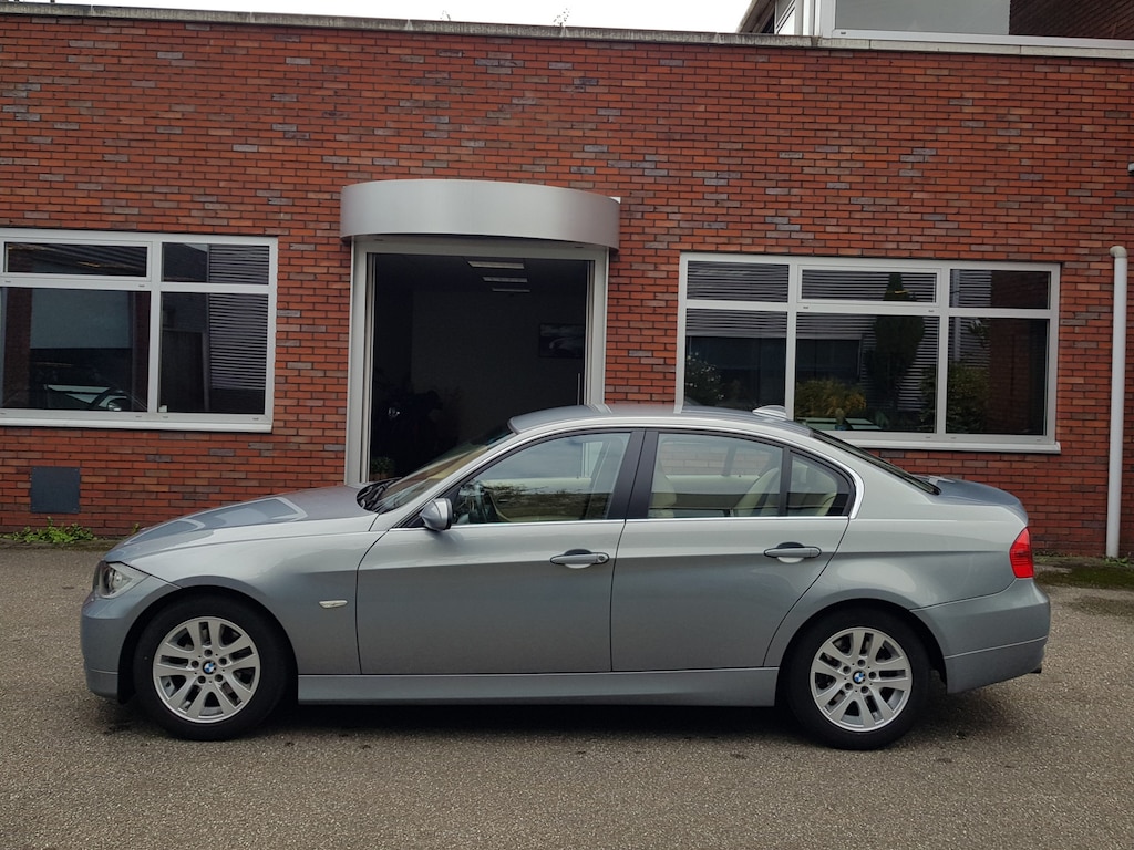 BMW 3-Serie 325i Aut 1e Eig Leder Navi Xenon Ecc