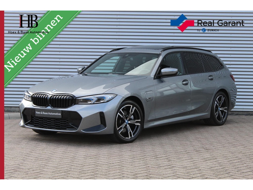BMW 3-Serie Touring 320e M-Pakket/Pano/Trekhaak/Camera/Facelift