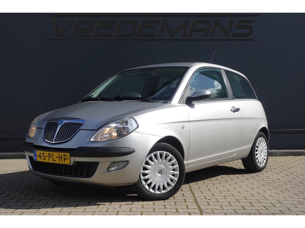Lancia Ypsilon 1.2-16V Argento
