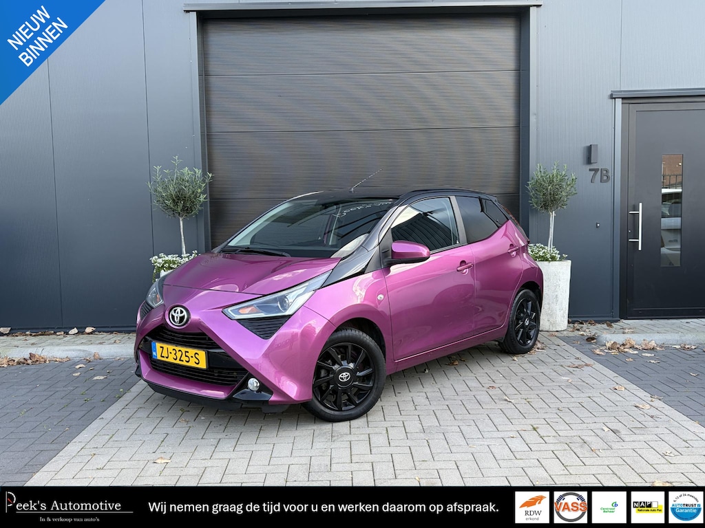Toyota Aygo 1.0 VVT-i x-cite | Automaat! | Airco | Camera | CarPlay | Bi-Tone | Fabrieksgarantie | Super unieke uitvoering!!