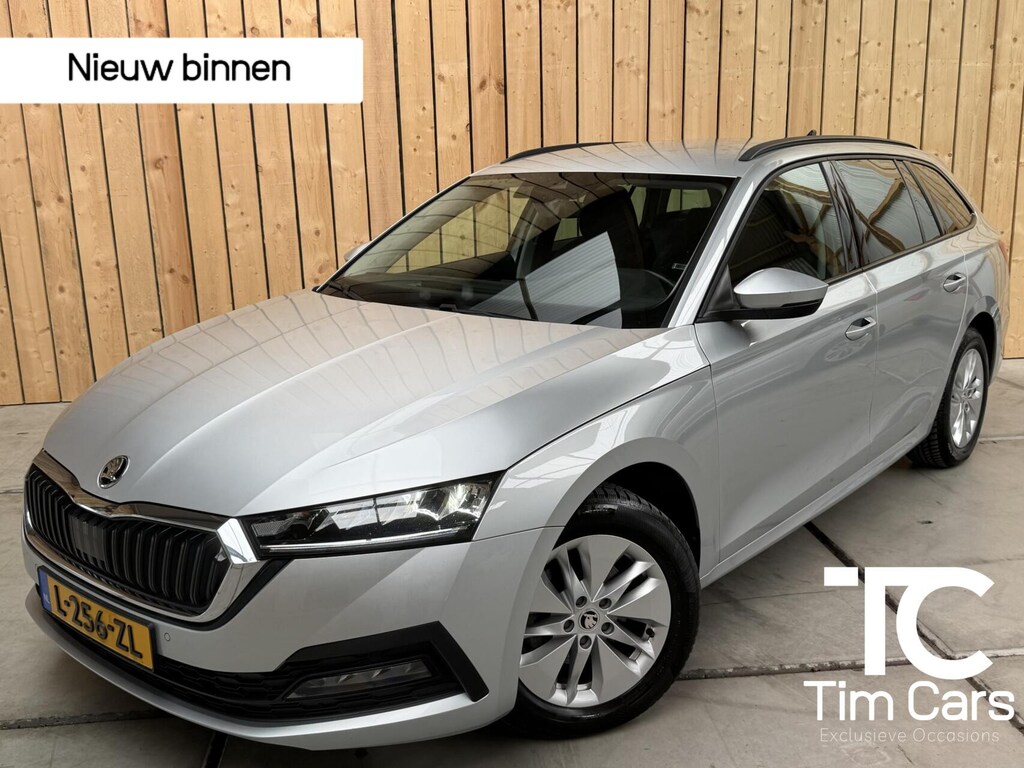 Skoda Octavia Combi 1.0 TSI Business Edition Apple CarPlay/Android Auto | Cruise & climate control | Elektrisch bedienbare achterklep | LED verlichting | Sfeerverlichting | Parkeersensoren voor en achter | Trekhaak