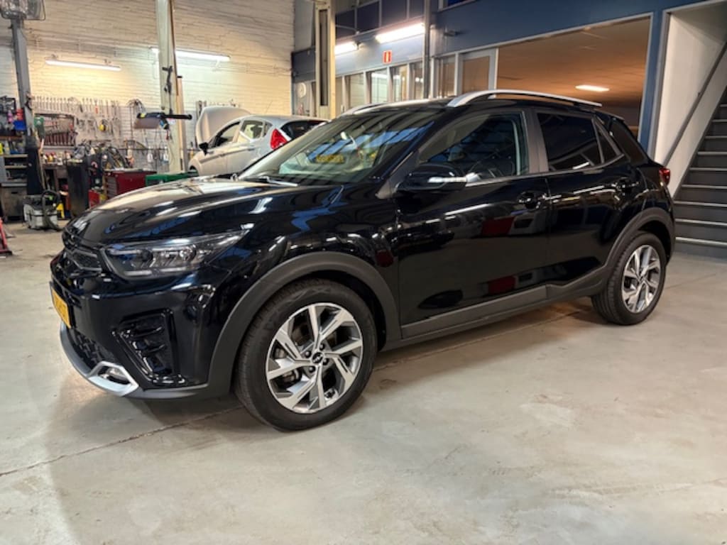Kia Stonic 1.0 T-GDi MHEV 100pk GT-Line | Apple carplay / Android auto | Navigatie | Camera | Lm velgen | NAP | Rijklaar prijs!