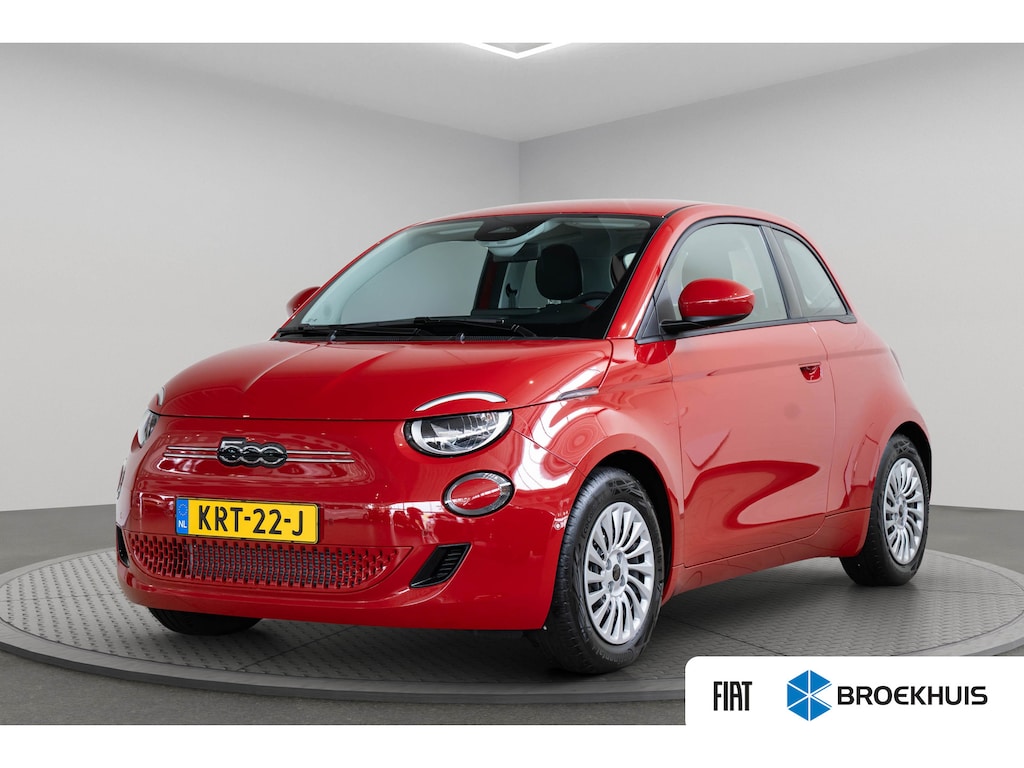 Fiat 500e 42 kWh | Camera | Parkeersensoren Voor & Achter | Navigatie | Apple Carplay & Android Auto | Keyless |