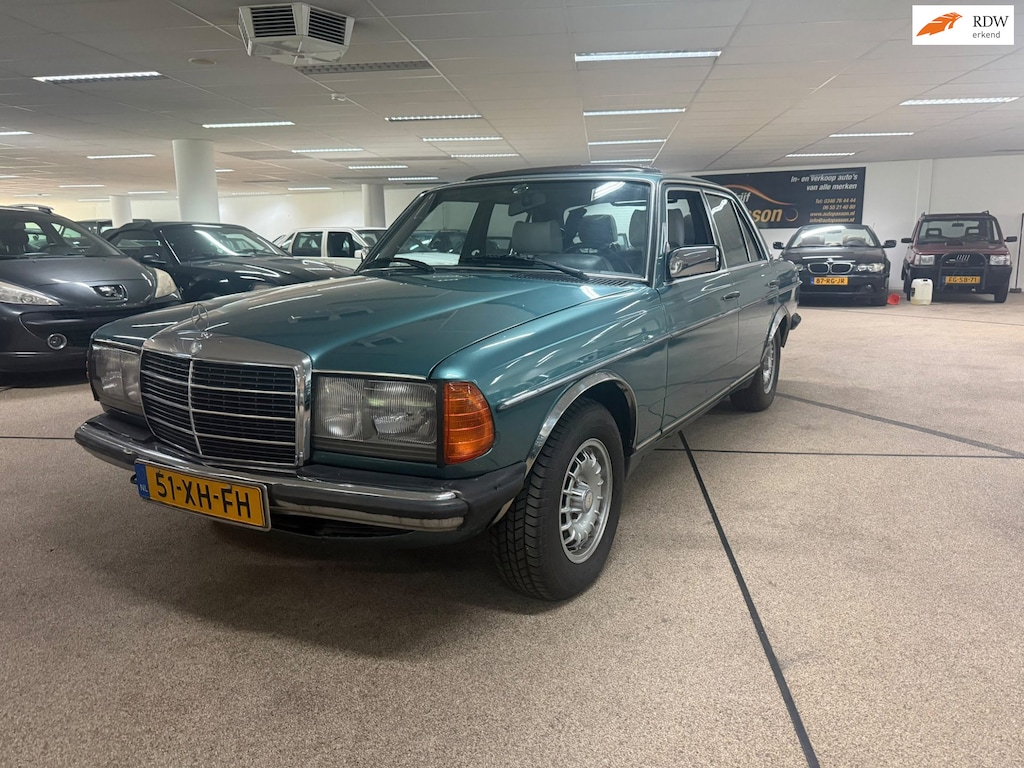 Mercedes-Benz 200-Serie 200-280 (W123) 300 D 5 cyl. Uniek!! Automaat top onderhouden!!
