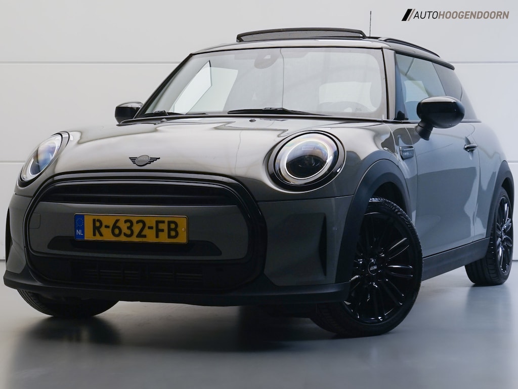 MINI Cooper 3-Deurs 1.5 Camden Plus Edition (APPLE CARPLAY,PANORAMADAK,PARKEERSENSOREN,LM-VELGEN,CRUISE,CLIMATE CONTROL,LEDER)