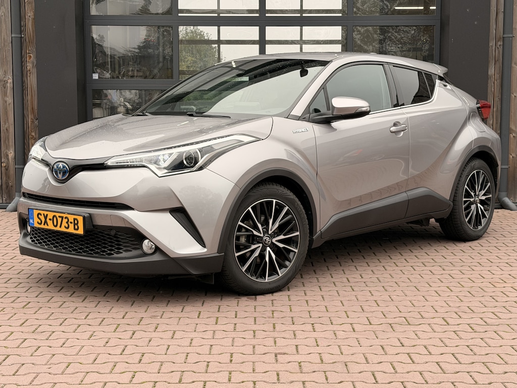 Toyota C-HR / C-HR+ 1.8 Hybrid Dynamic | LED | Trekhaak | Camera | Stoelverwarming | All-seasons | Navi | Keyless |