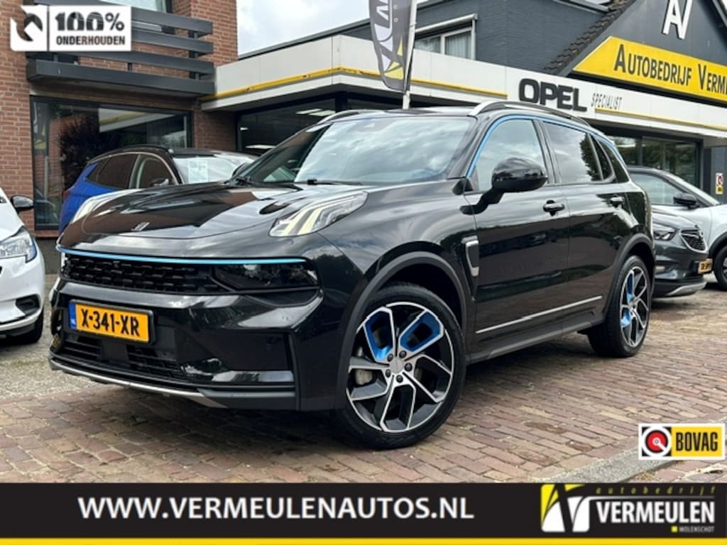 Lynk & Co 01 261PK Plug-in Hybrid Automaat Black Edition + 20''/ Navi/ Clima/ Ad.Cruise/ Panorama/ Camera/ Full-LED/ Infinity/ NL auto