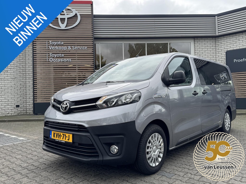 Toyota ProAce Electric LONG EXTRA RANGE DYNAMIC 75KWH 8-PERSOONS ROLSTOELAUTO VERLAAGD-INBOUW-OPRIJPLAAT 2x SCHUIFDEUR