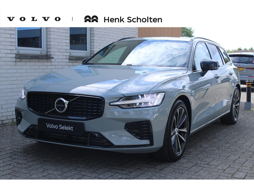 Volvo V60 T8 Plug-in hybrid AWD Ultra Dark | Panoramadak | Trekhaak | 360 graden camera | Head-up display | Verwarmbare voorstoelen, achterbank en stuurwiel | Premium audio by Harman Kardon