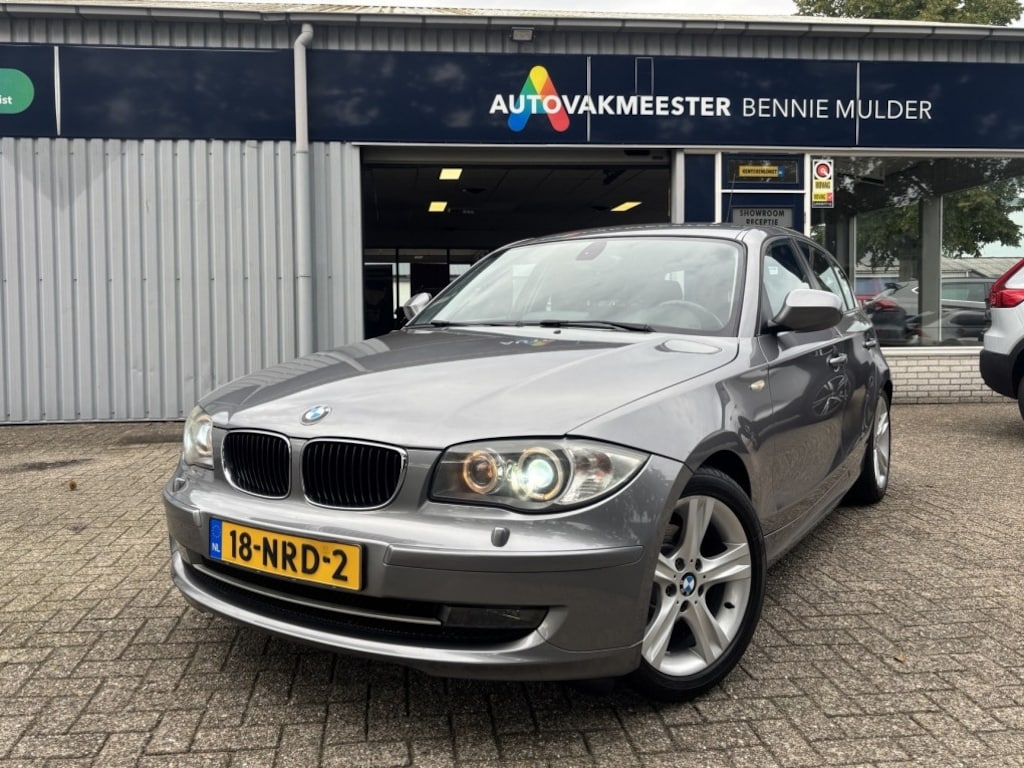 BMW 1-Serie 118i AIRCO/ECC / NAVI / XENON / NWE. KETTING