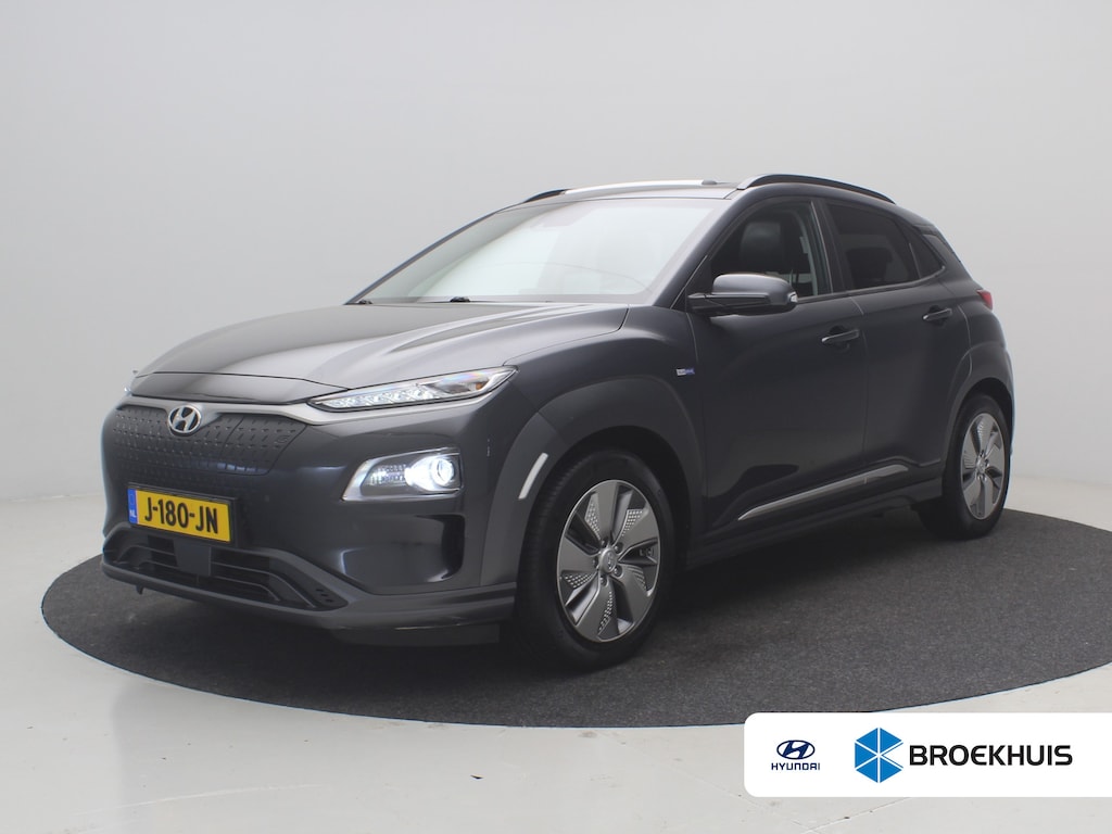 Hyundai Kona Electric EV Premium 64 kWh / Navigatie/ Warmtepomp / 3-Fase / Lederen bekleding / SoH 99,4% / Trekhaak / Lederen bekleding / 481 km WLTP/