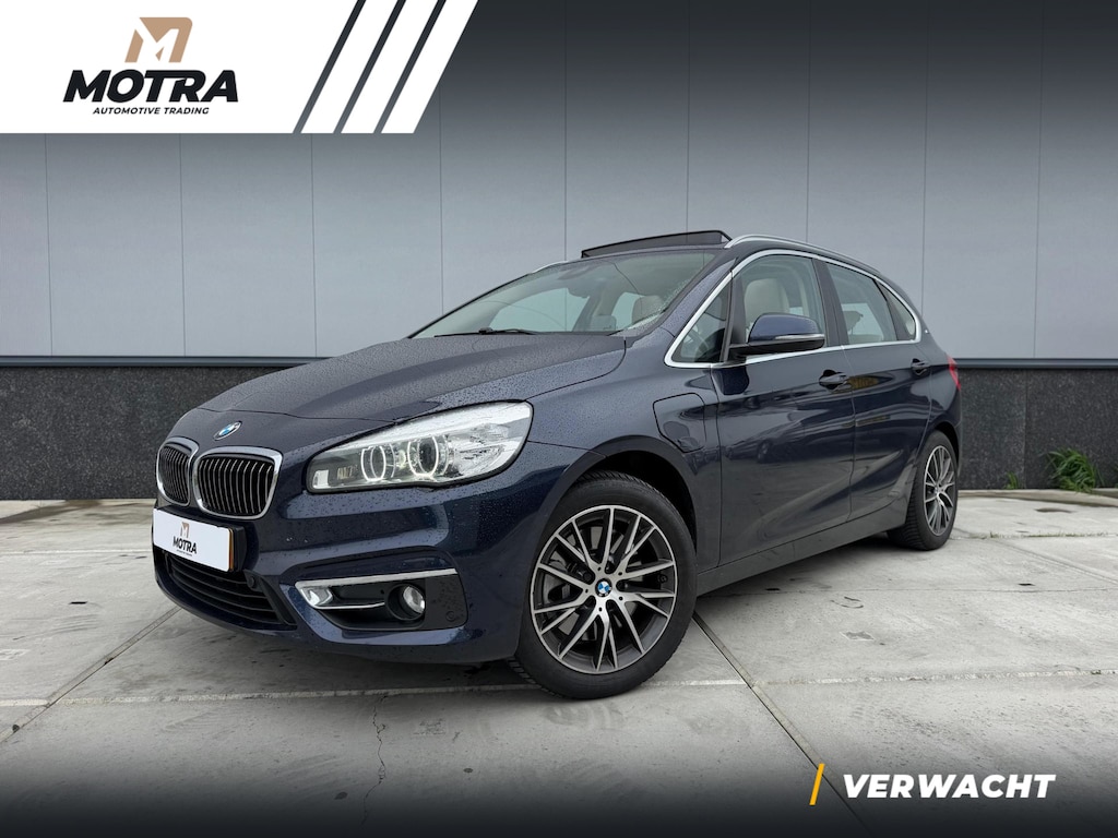 BMW 2-Serie Active Tourer 225xe High Executive | Trekhaak | Panorama | Harman-Kardon | Stoelverwarming | Camera