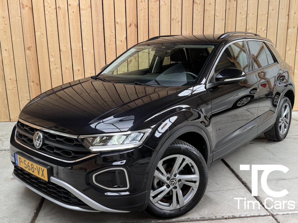 Volkswagen T-Roc 1.0 TSI Life 75 Edition Apple CarPlay/Android Auto | Achteruitrijcamera | Adaptieve cruise control | Climate control | Lichtmetalen sportvelgen | Parkeersensoren voor en achter