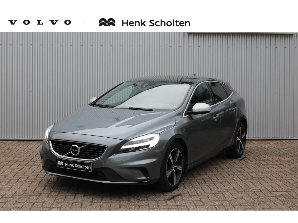 Volvo V40 1.5 T3 Polar+ Sport Panoramadak | Achteruitrijcamera | Cruise Control | Parkeersensoren rondom | DAB+ Radio | Bluetooth telefoonvoorbereiding | Stoelverwarming voorzijde