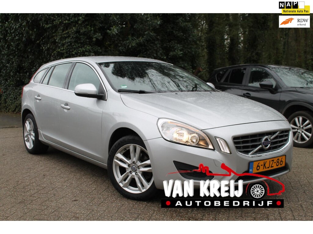 Volvo V60 1.6 T3 Momentum, Automaat, Airco, Navi, Nap.